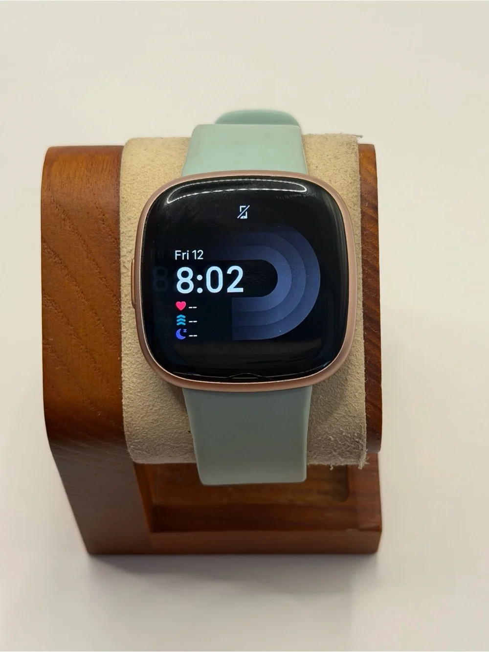 Fitbit Versa 4, Tested, Very Good, Rose Gold, Charger Included, Smartwatch